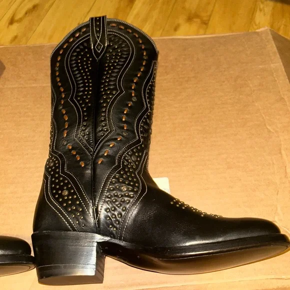 Beautiful,stunning Frye black boots with gorgeous studs on them zipper on side - Picture 8 of 10